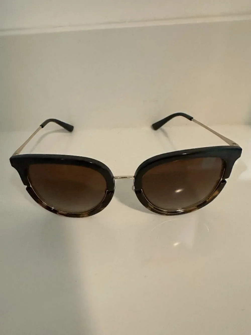 Tory Burch Cat-Eye Sunglasses Black Tortoise Brown Gradient Never Worn